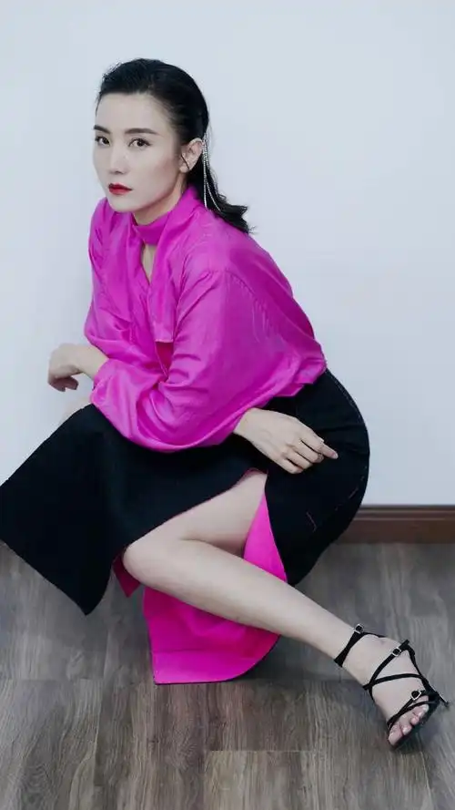 演员宋佳,演绎的角色丝丝入扣,大气婉约的姐姐,来看美照吧