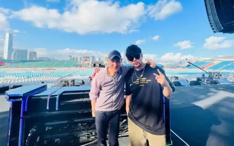 不同视角看周杰伦和张学友合照.