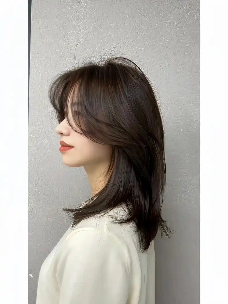 适合所有脸型女生高层次锁骨短发 冷茶棕色