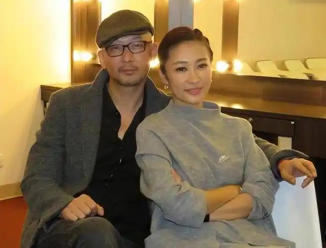 但生活总是充满了戏剧性,在2004年,马伊琍和管虎宣布分手,这让所有人