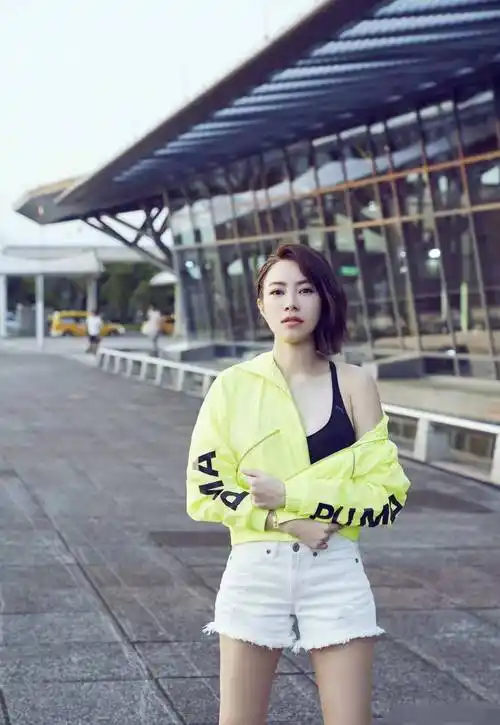 原创41岁徐怀钰穿搭依旧宛如妙龄少女完美解释不老女神的秘密