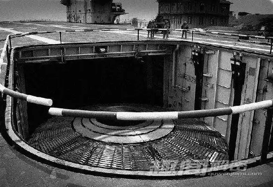 飞碟(资料图)我发现,我国军方现在研究外星人坠落的飞碟,实际上,就