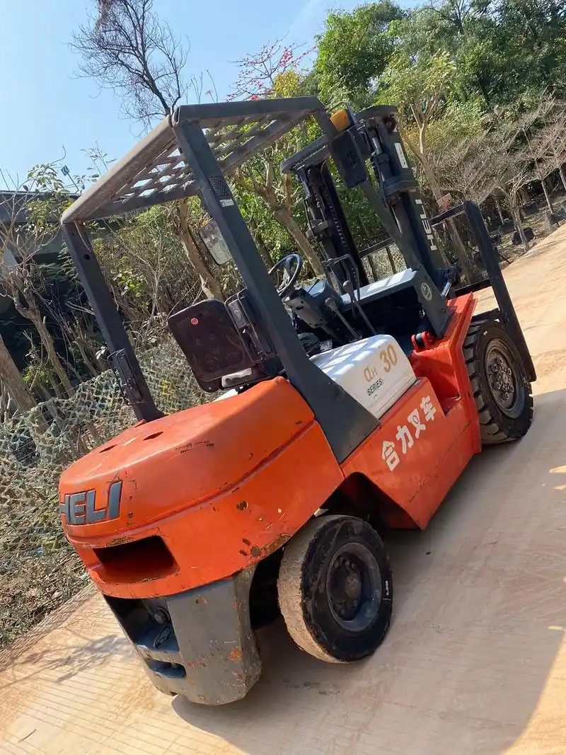 新到合力3吨升高3米,车开起来很丝滑[强],后面两轮胎差点, - 抖音