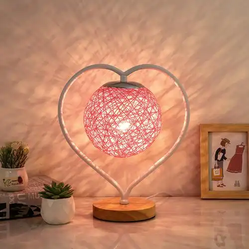礼物卧室简约床头台灯心形创意北欧