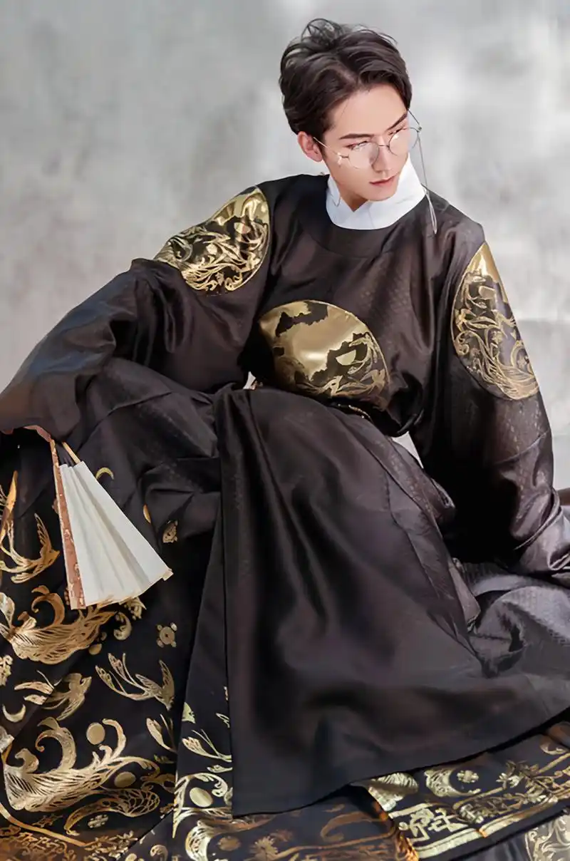两种不同风格的男款汉服,可帅气可儒雅,你更喜欢哪一种