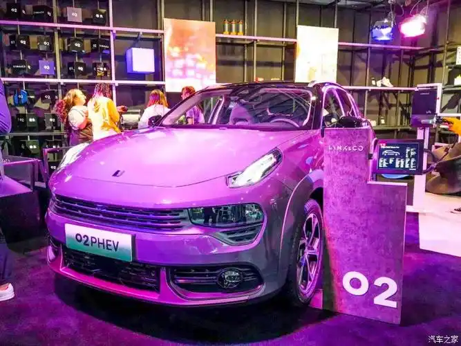 亮相时尚派对领克02庆祝上市一周年