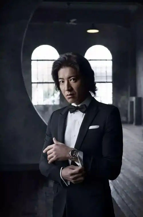 g-shock品牌在35周年时,就曾携手代言人木村拓哉,可谓将这种精神推向