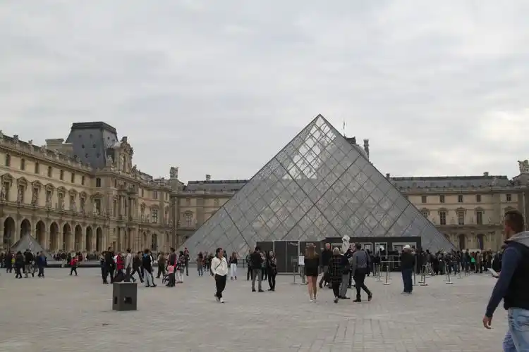 【携程攻略】巴黎卢浮宫博物馆景点,持博物馆通票可以走快速通道进入