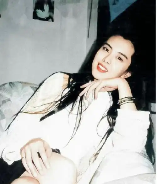 每每回看一遍王祖贤年轻时候的照片,都会被惊艳!