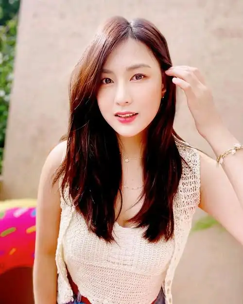 official.apink2011 ins 吴夏荣