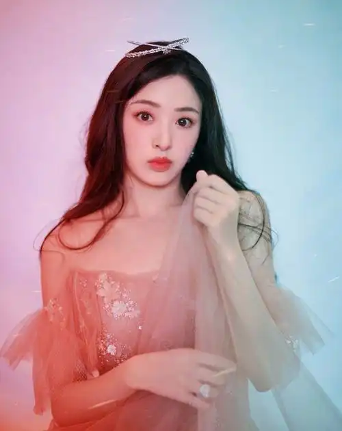 张含韵穿公主裙晒美照为披荆斩棘的哥哥打气网友太美了