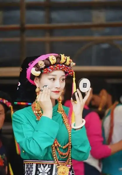 嘉绒藏族美女丹巴争艳 新一届"金花"名叫德吉拉姆