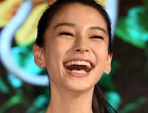 明星不顾形象大笑:热巴笑崩了,最后一个是一股清流!