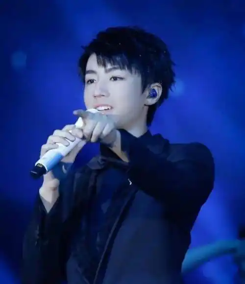 王俊凯懂感恩知图报,现身母校八中为其打call!_孩子_年龄_什么