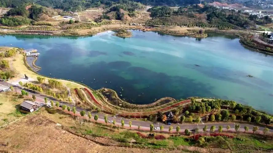 春日到共赴荔波月亮湖湿地公园感受自然诗意