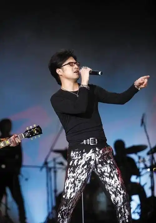 李巧为何能"迷倒"汪峰?看完她的私生活照,也许你就知道原因了