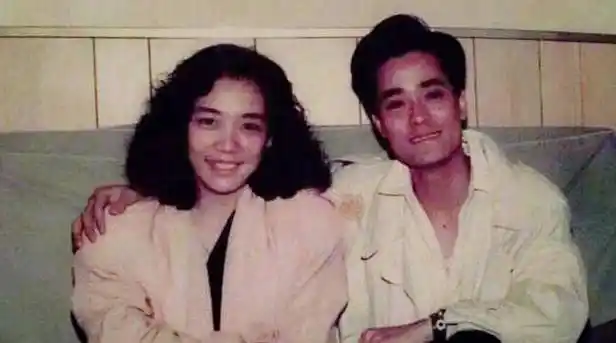 舞台一夜走红,曾火过刘欢毛宁,却在梅艳芳出殡当天英年早逝_陈汝佳