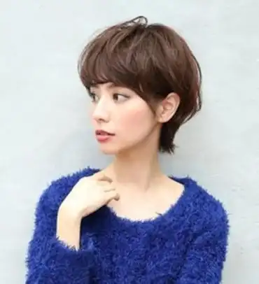 小脸女生适合什么发型? 小脸适合的发型图13