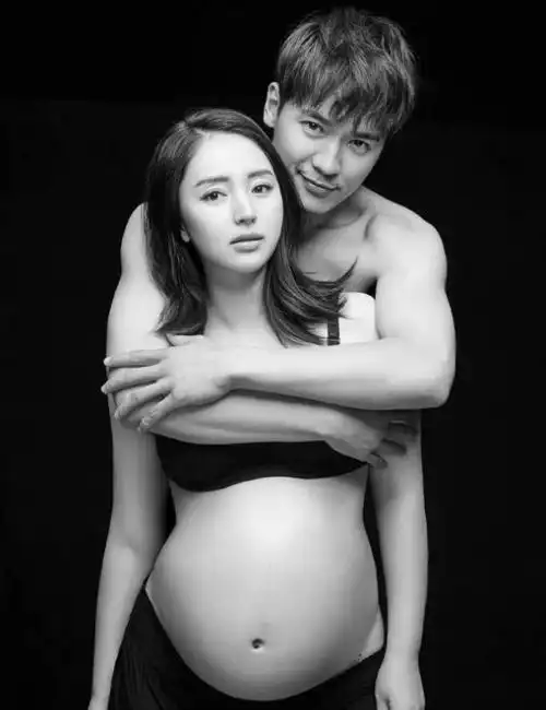 35岁董璇怀二胎还美似少女瑜伽和老公才是她最引以为傲的资本