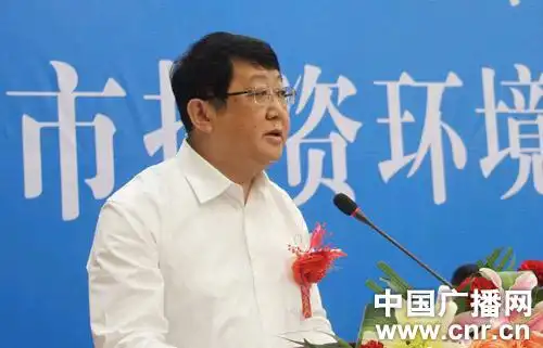 定西市市长唐晓明介绍定西的发展情况