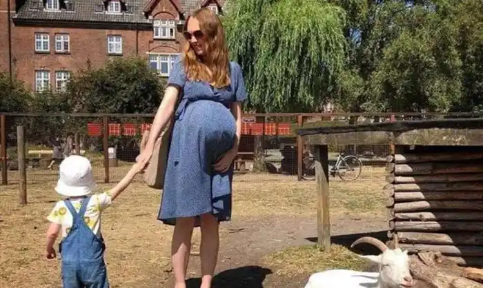 原创丹麦妈妈顺利生下三胞胎,可肚子却回不去了,不得不感叹母爱伟大