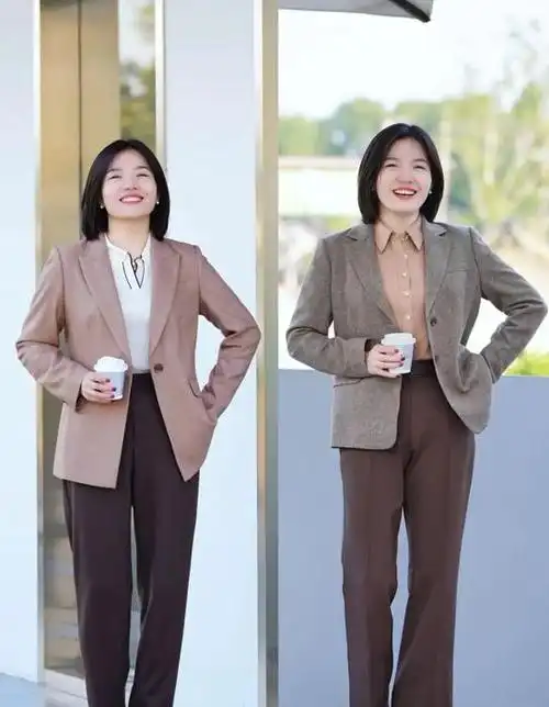 微胖女人也能穿得时髦高级!衣服宽松不臃肿,配色极简不繁复