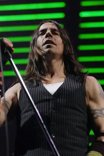 组图红辣椒乐队开唱火爆贝斯手展野性魅力