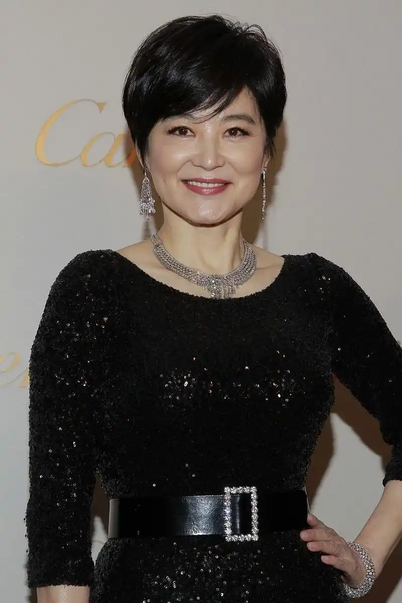 这次邂逅难以忘怀,林青霞素颜魅力与亲切态度令人倾倒,更让人惊叹她毫