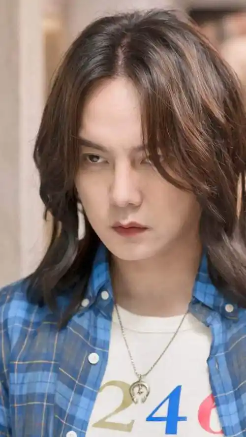 尹正发微博分享被别人夸赞67得67快乐结果却被网友猜测了一下午