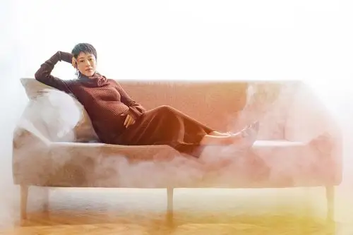 马丽曝孕肚写真 四肢纤细上身丰腴尽显曲线曼妙