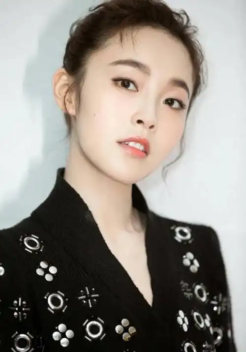 清纯脱俗的美女张佳宁