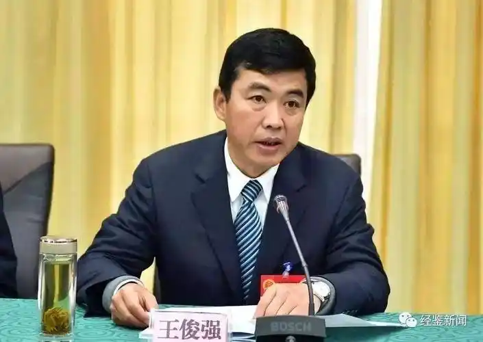 纪检干部出身的医院院长:多次收受医疗器械商144万元被判_沈赵_德宏州