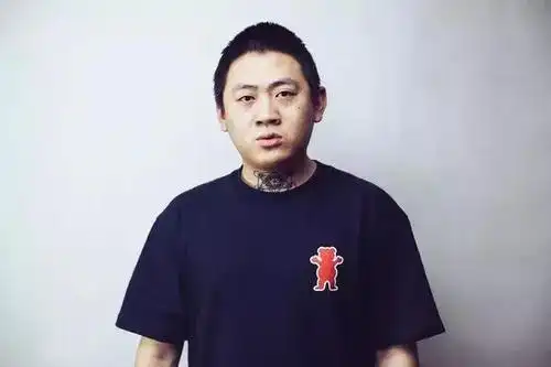 "从零几年开始吧,记不太清了",派克特告诉小娱,那几年国内说唱的状况