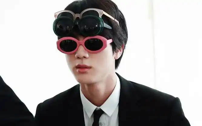 金硕珍|看我们学霸珍扶眼镜