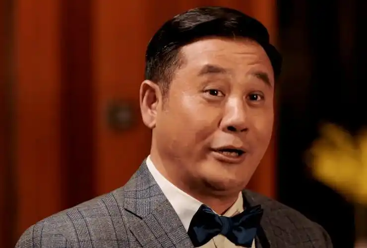 比如凭借《巾帼枭雄之义海豪情》在内地名气大增的麦长青.