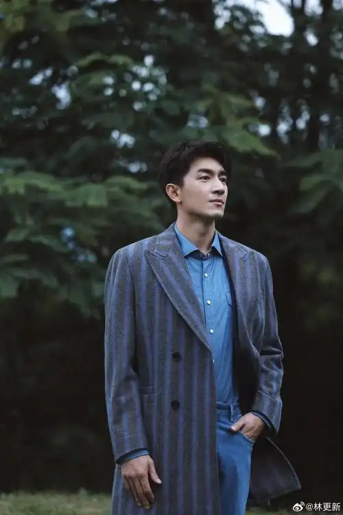 被大帅哥林更新帅到了今天中秋的森林walk大片帅到心巴上了