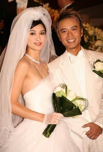 李克勤全家照:老婆原来这么美,2个儿子也很帅,低调了26年