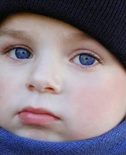 x 用微信扫描二维码 分享至好友和朋友圈  黑眼睛的孩童,眼神清澈的