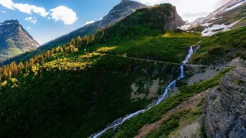 描述: 阳光绿色的山峰-旅行高清壁纸 当前壁纸尺寸: 1920 x 1080