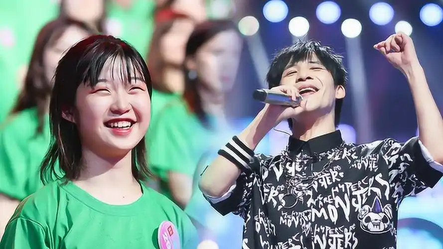 倍儿爽!大张伟和300个人一起唱神曲,这场面太震撼了