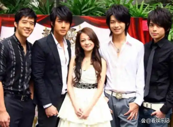 44岁吴尊罕登热搜自曝心率仅38引关注现已定居中国享生活