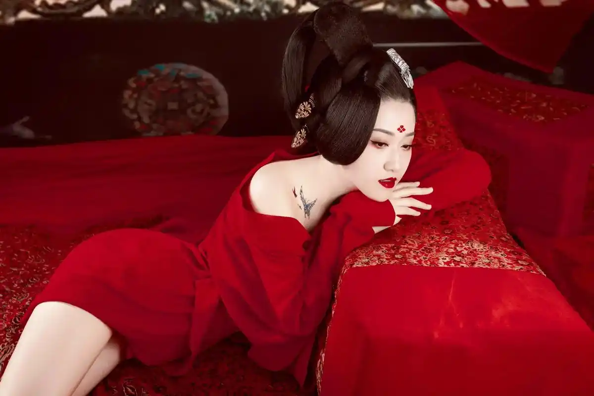 古风美如画  #红衣古装 #回眸一笑百媚生 - 抖音