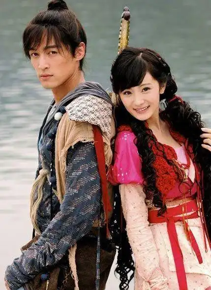 胡歌郭晓婷同框引仙剑3回忆杀花楹漂亮景天沉稳