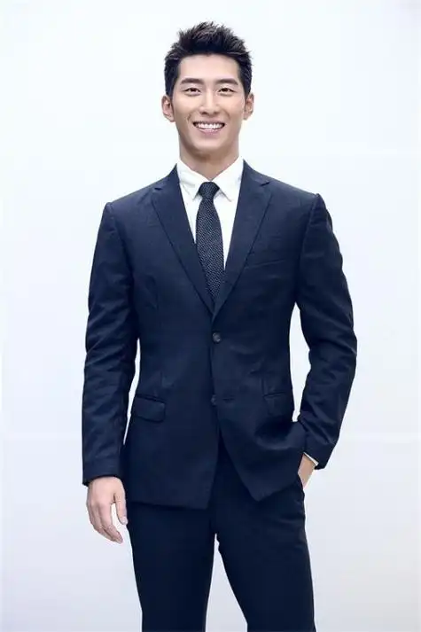 姓名:窦骁 英文名:shawn dou 性别:男 国籍:加拿大 身高:182cm 体重