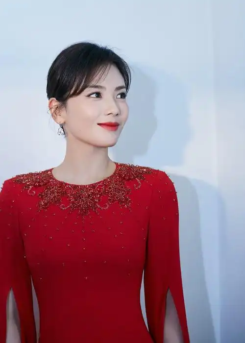 国庆特别节目嘉宾主持刘涛 开场大气优雅从容