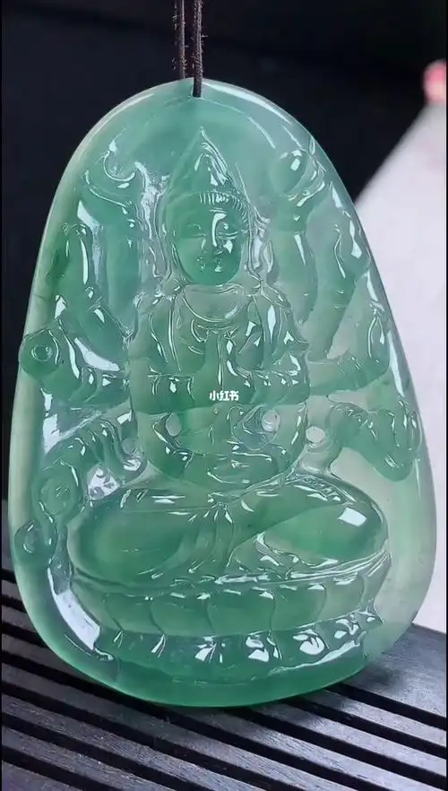5200高冰晴绿翡翠千手观音
