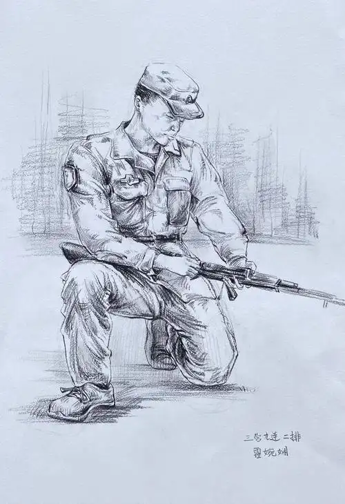 新生专栏丨苦练军事技能共抒报国情怀