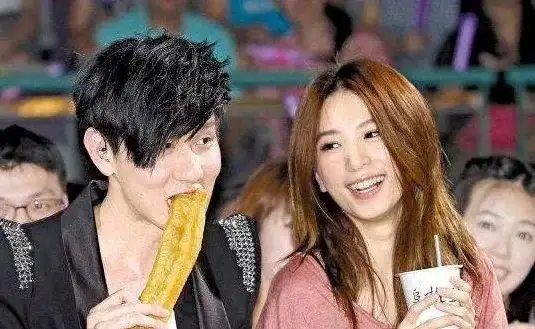 林俊杰恋上土味游戏女主播还在重庆给她买了房粉丝纷纷脱粉