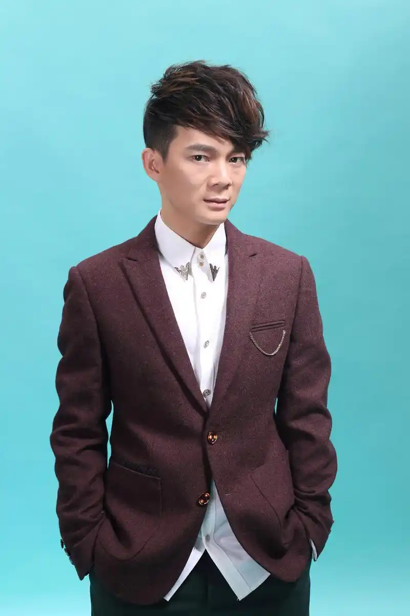 六哲戴军翻包明星翻包植入有哪些合作形式与优势