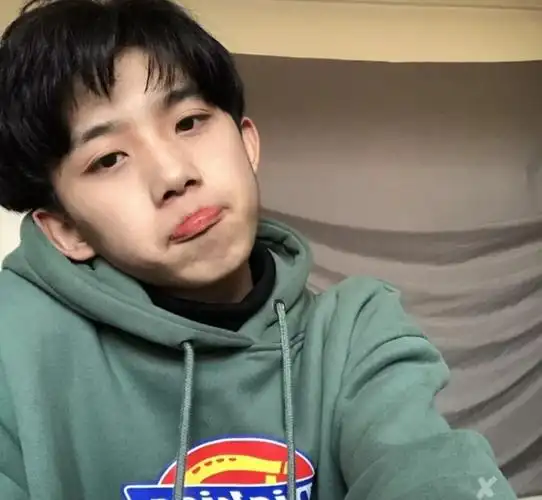 2月28日 14:22   关注   男头 头像男 男生头像 男头 头像男